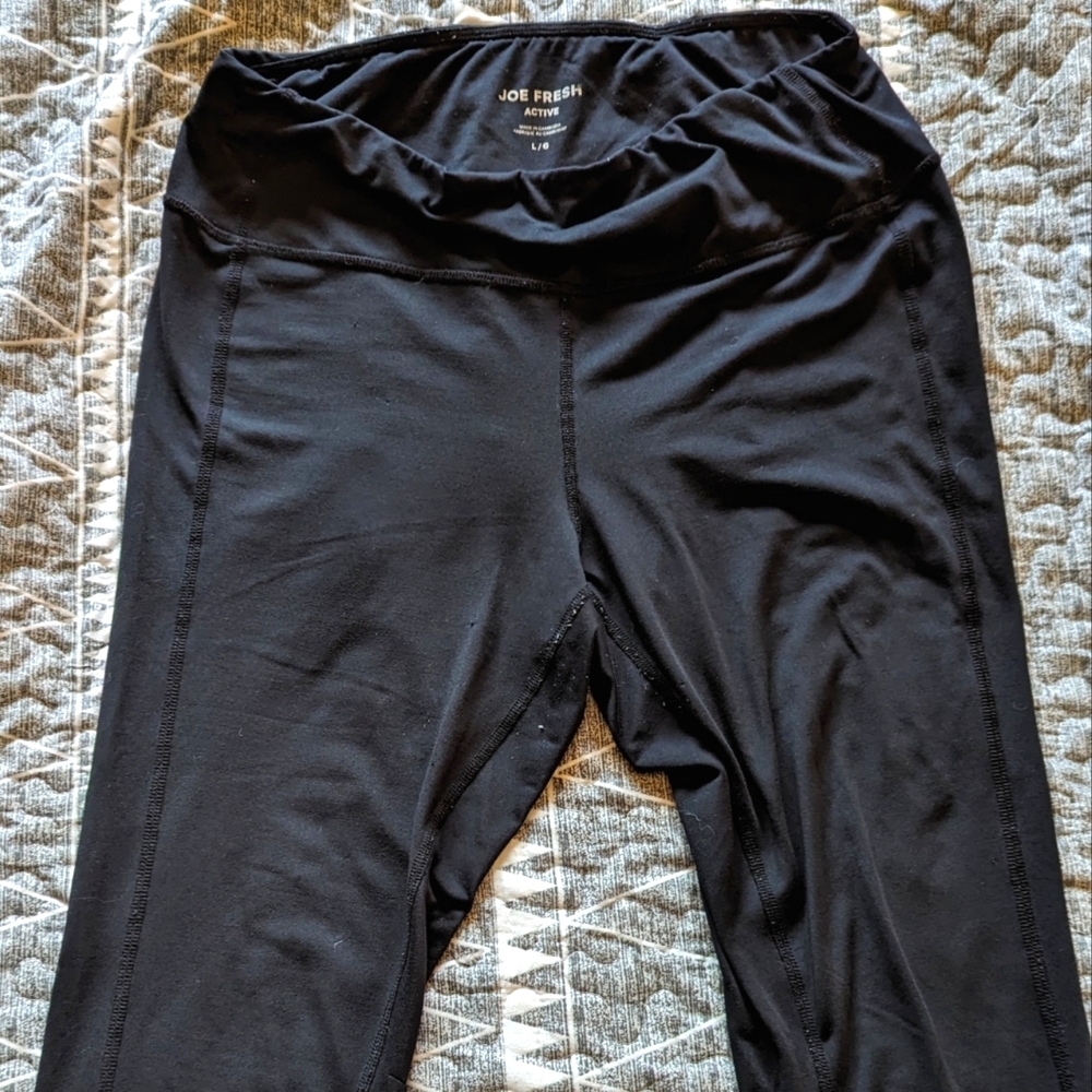 Joe Fresh size large, GUC, Ladies Yoga Capri's in black